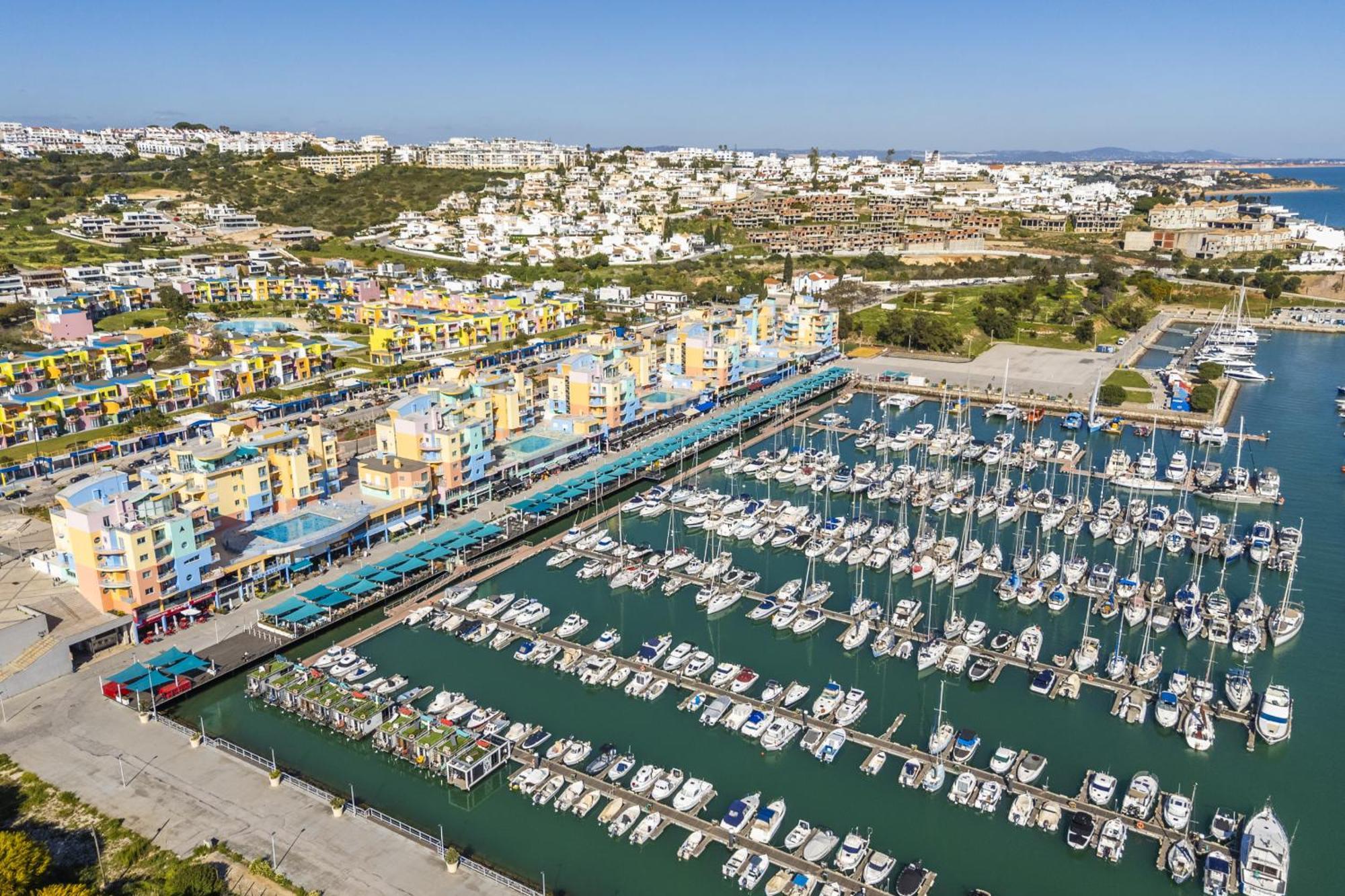 Marina Breeze Apartment With Pool - 900M From The Beach Albufeira Ngoại thất bức ảnh