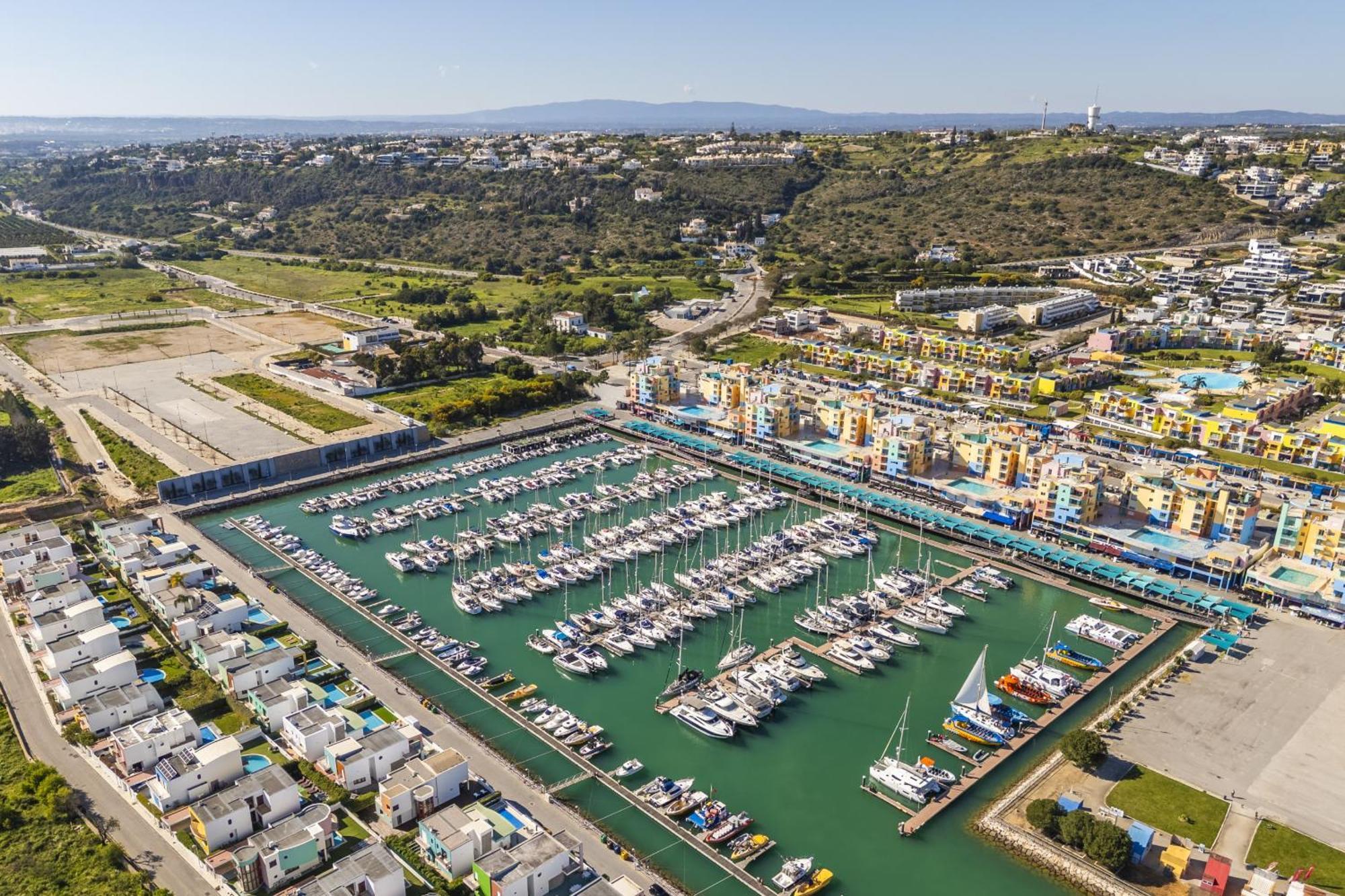 Marina Breeze Apartment With Pool - 900M From The Beach Albufeira Ngoại thất bức ảnh