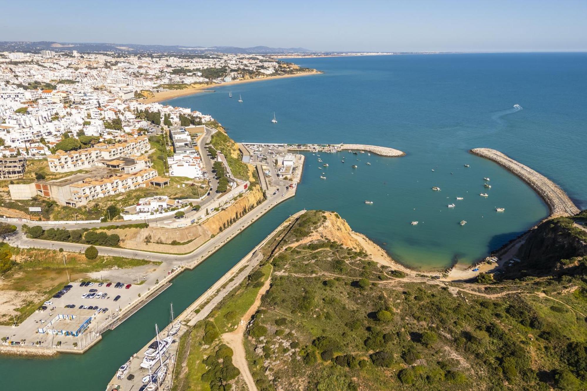 Marina Breeze Apartment With Pool - 900M From The Beach Albufeira Ngoại thất bức ảnh