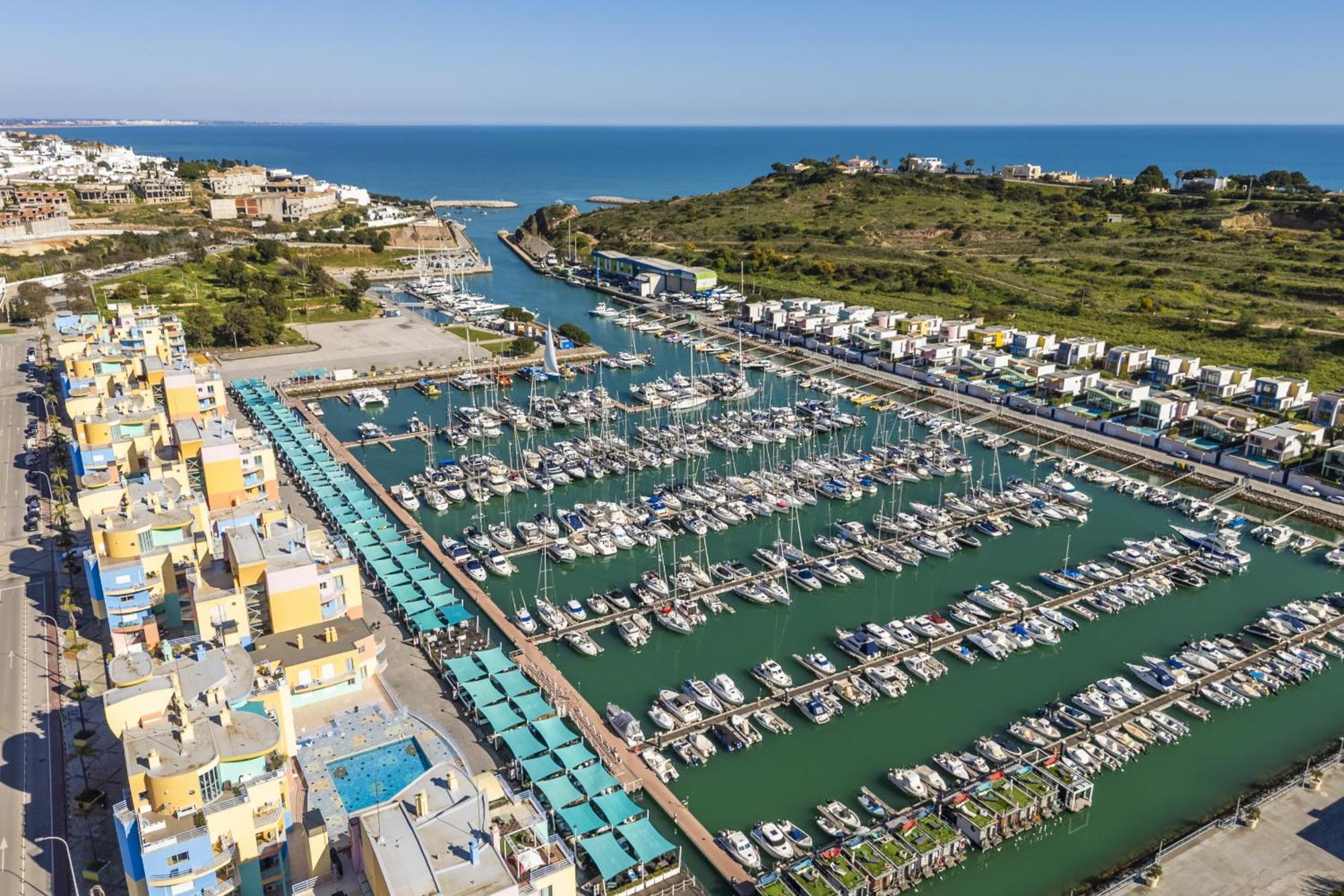 Marina Breeze Apartment With Pool - 900M From The Beach Albufeira Ngoại thất bức ảnh