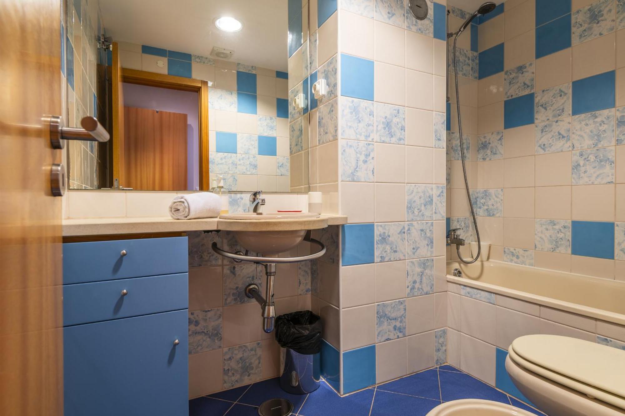 Marina Breeze Apartment With Pool - 900M From The Beach Albufeira Ngoại thất bức ảnh