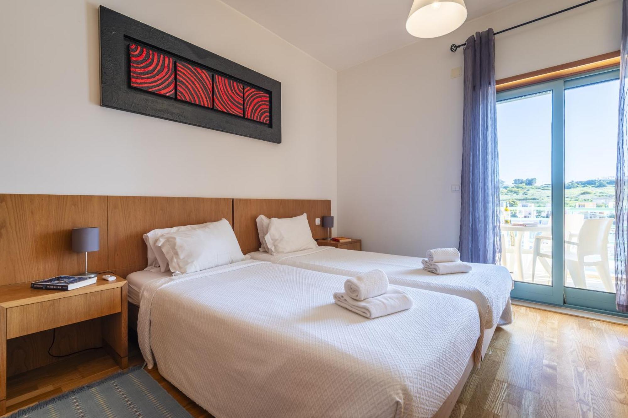 Marina Breeze Apartment With Pool - 900M From The Beach Albufeira Ngoại thất bức ảnh