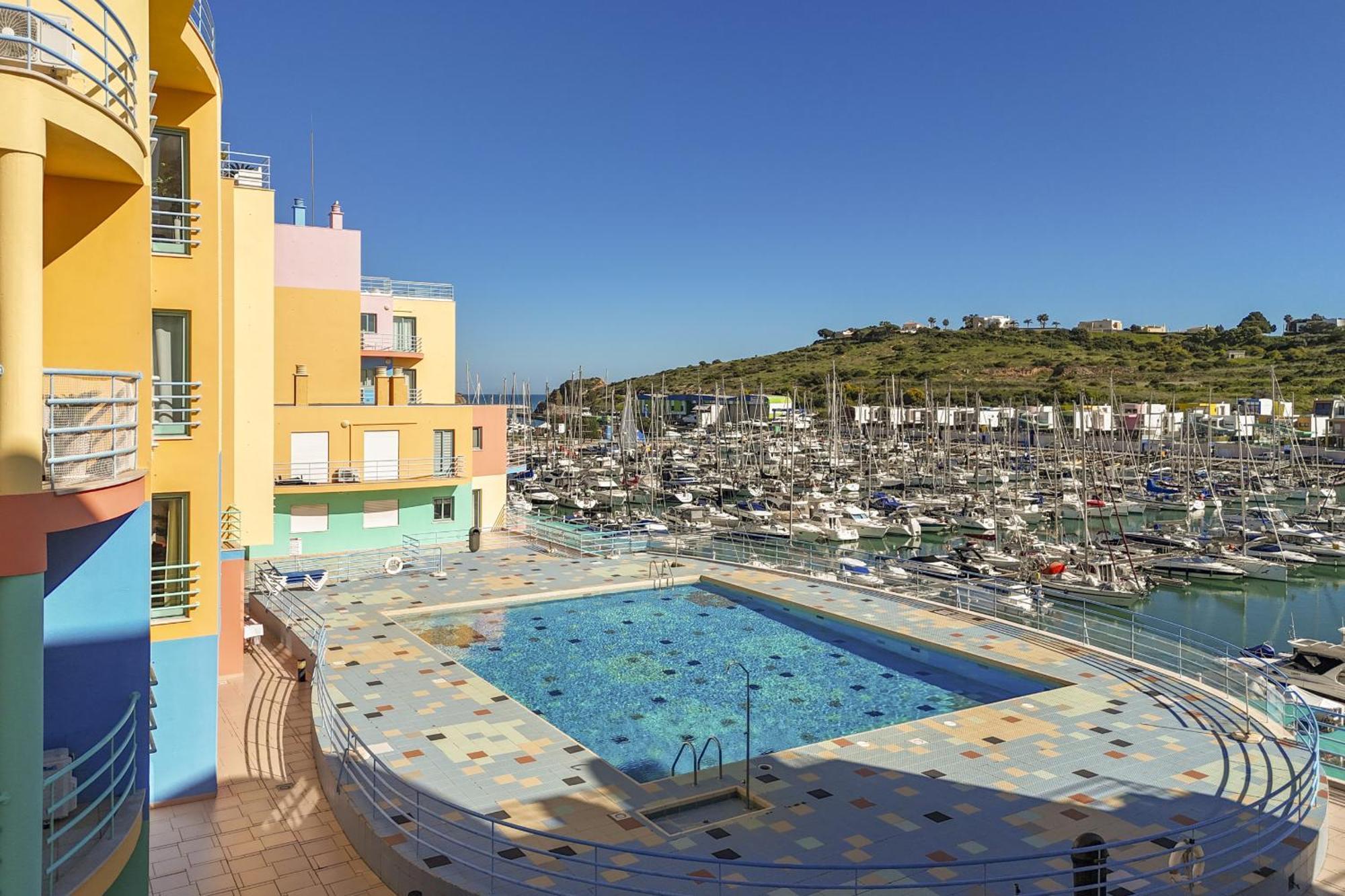 Marina Breeze Apartment With Pool - 900M From The Beach Albufeira Ngoại thất bức ảnh