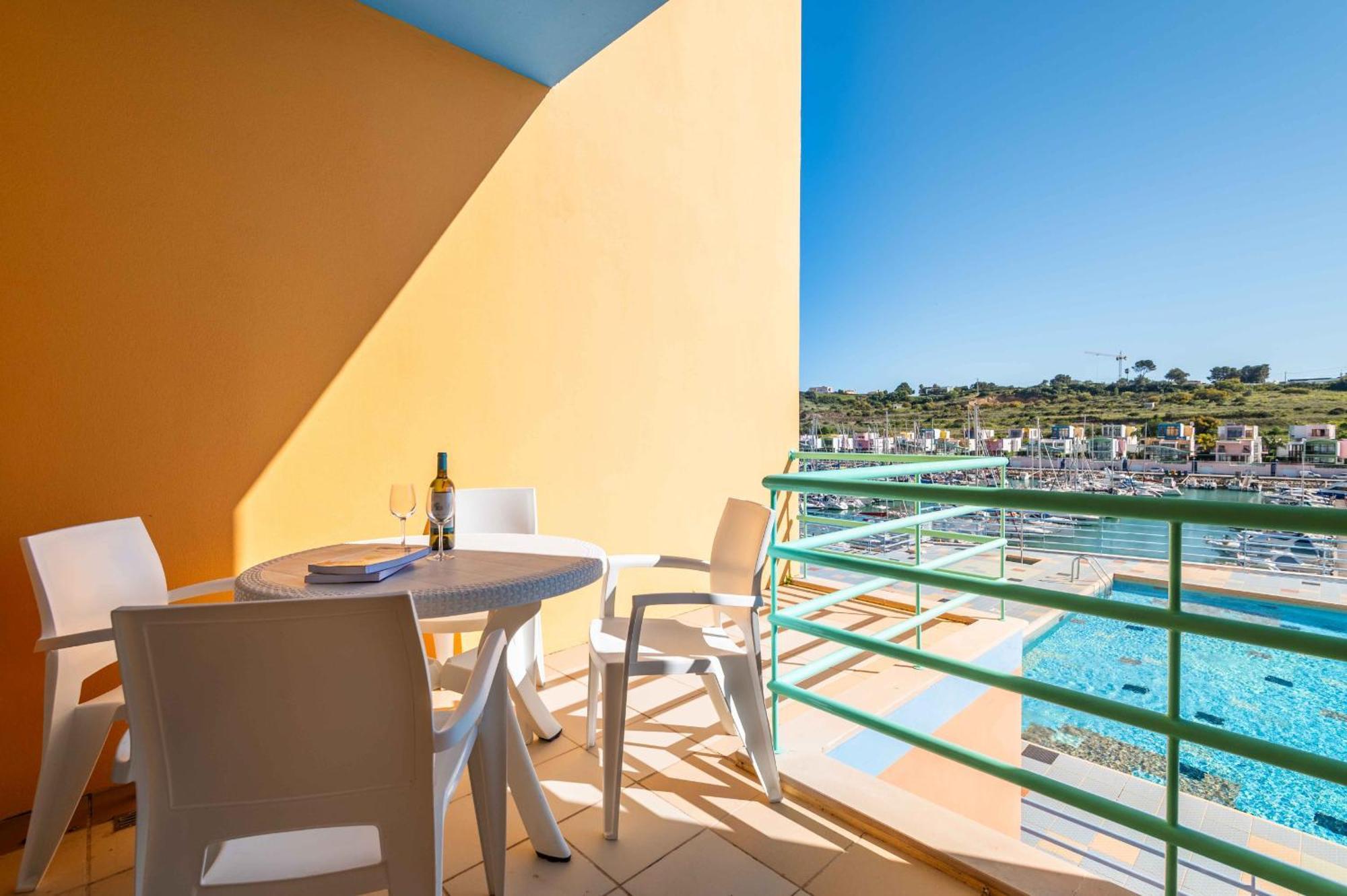 Marina Breeze Apartment With Pool - 900M From The Beach Albufeira Ngoại thất bức ảnh